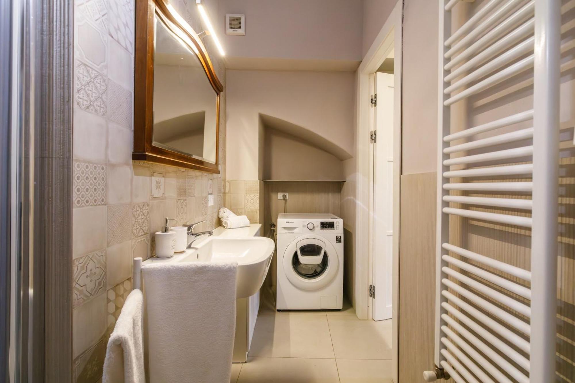 Porta Romana Elegant Apartments With Private Parking! Сієна Екстер'єр фото