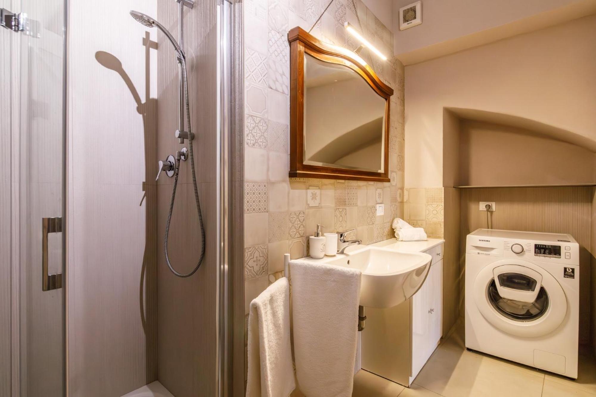 Porta Romana Elegant Apartments With Private Parking! Сієна Екстер'єр фото