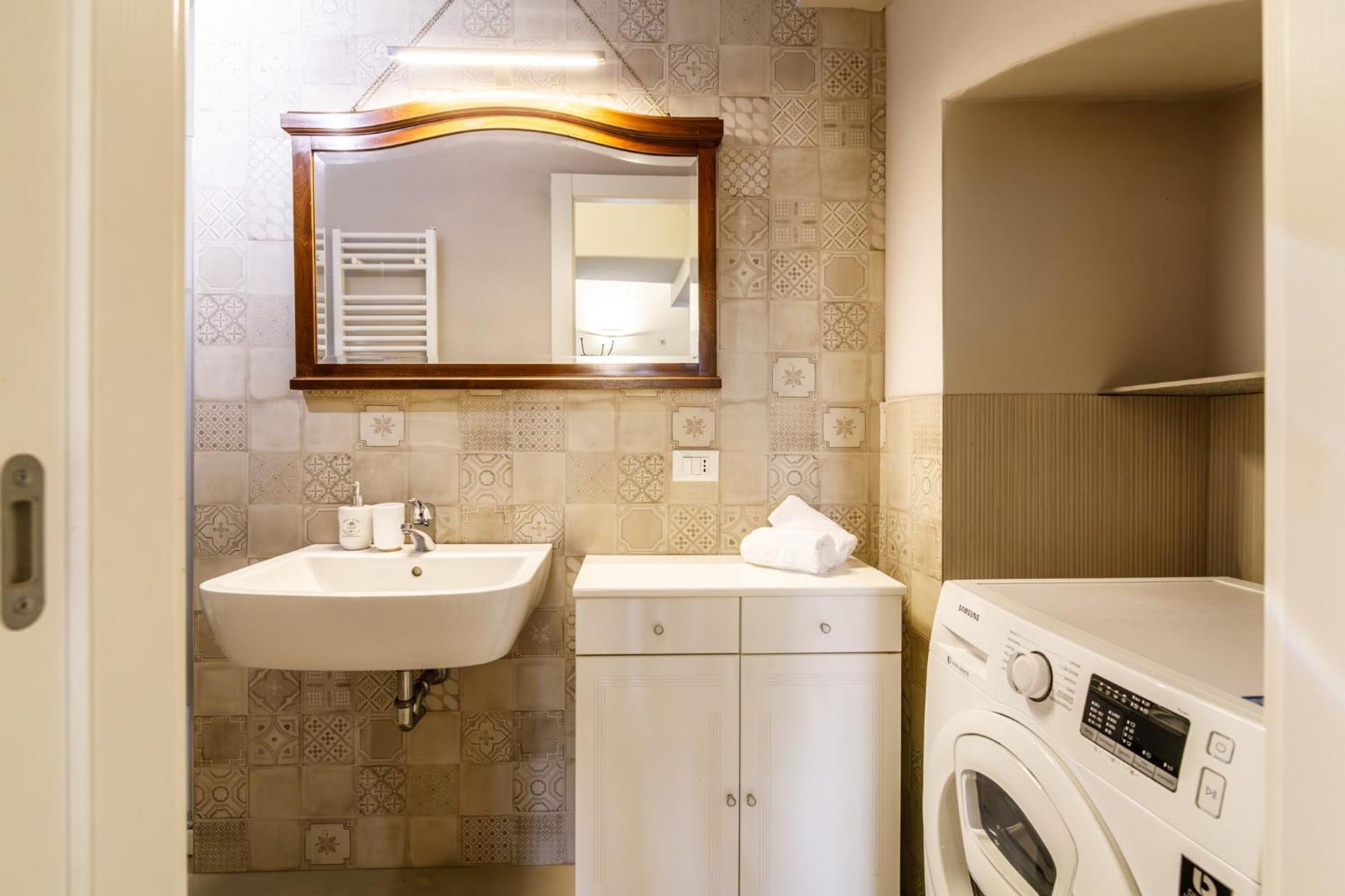 Porta Romana Elegant Apartments With Private Parking! Сієна Екстер'єр фото
